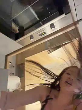 deliaroyal online show from November 20, 2:51 pm