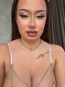 deliaroyal online show from December 4, 10:36 am