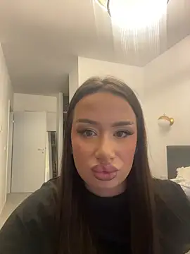 deliaroyal online show from November 18, 2:09 pm