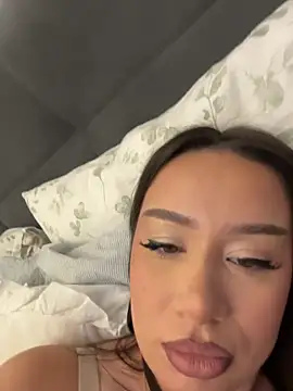 deliaroyal online show from November 16, 2:11 pm