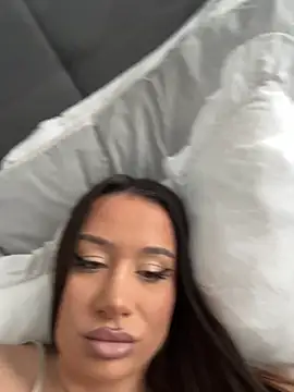 deliaroyal online show from October 12, 12:50 pm