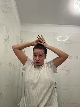 deliaroyal online show from October 28, 3:33 pm