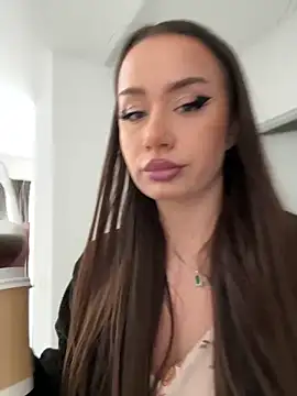 deliaroyal online show from March 11, 8:08 am