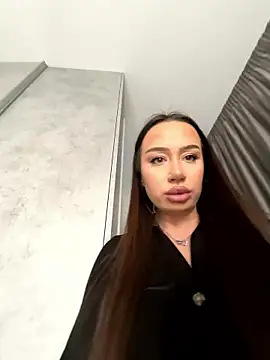 deliaroyal online show from January 18, 1:14 pm