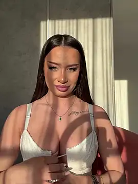 deliaroyal online show from March 21, 3:46 pm