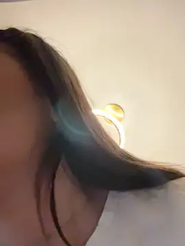 deliaroyal online show from March 6, 7:43 pm