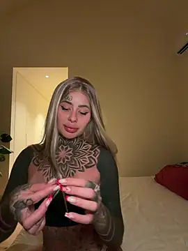 Snapshot of bambixboo chatting on June 12, 10:07 pm bambixboo online show from June 12, 10:07 pm