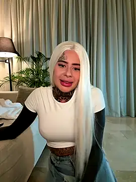 Snapshot of bambixboo chatting on November 22, 10:41 pm bambixboo online show from November 22, 10:41 pm