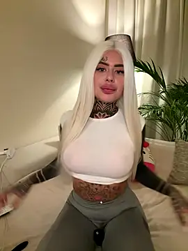 Snapshot of bambixboo chatting on October 23, 8:51 pm bambixboo online show from October 23, 8:51 pm