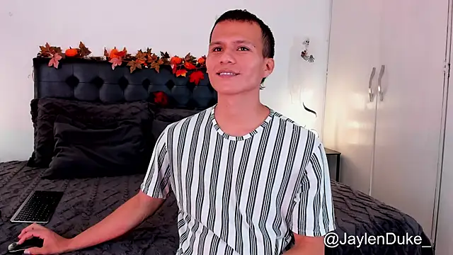 Snapshot of jaylen_and_duke chatting on October 6, 11:11 am jaylen and duke online show from October 6, 11:11 am