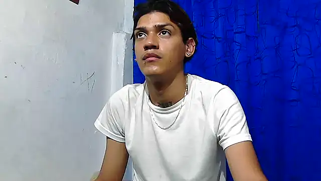 Snapshot of Samuelsince chatting on April 7, 8:38 am Samuelsince online show from April 7, 8:38 am