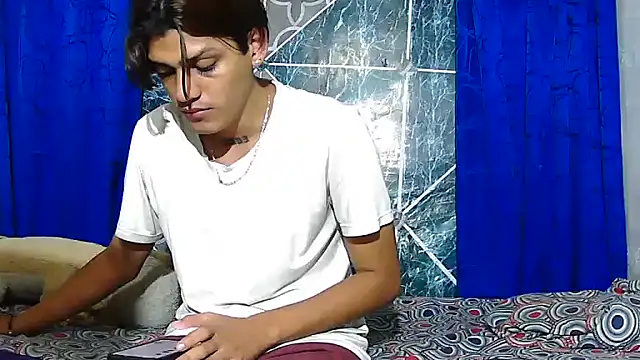 Snapshot of Samuelsince chatting on November 27, 5:08 am Samuelsince online show from November 27, 5:08 am