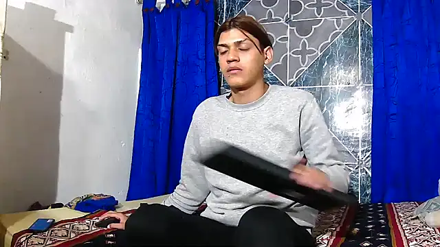 Snapshot of Samuelsince chatting on October 25, 6:23 am Samuelsince online show from October 25, 6:23 am