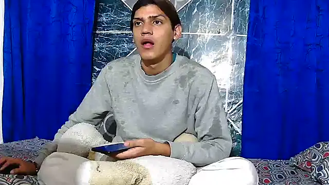 Snapshot of Samuelsince chatting on November 28, 6:24 am Samuelsince online show from November 28, 6:24 am