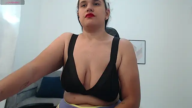 Snapshot of natalia_curvy1 chatting on November 5, 5:38 pm natalia curvy1 online show from November 5, 5:38 pm