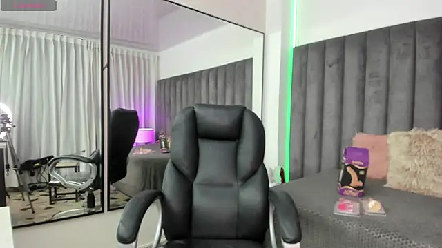 natalia curvy1 online show from March 18, 5:55 pm