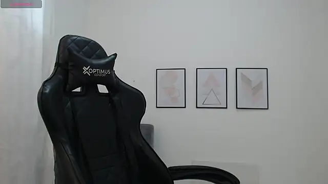 Snapshot of natalia_curvy1 chatting on November 11, 6:25 pm natalia curvy1 online show from November 11, 6:25 pm