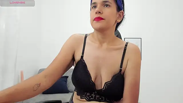 Snapshot of natalia_curvy1 chatting on June 5, 5:40 pm natalia curvy1 online show from June 5, 5:40 pm