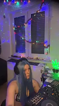 kinkygirl420x online show from December 19, 7:27 pm