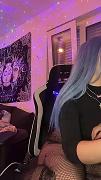 Snapshot of kinkygirl420x chatting on December 17, 8:25 pm kinkygirl420x online show from December 17, 8:25 pm