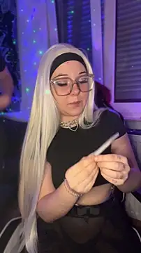 Snapshot of kinkygirl420x chatting on December 2, 9:05 pm kinkygirl420x online show from December 2, 9:05 pm