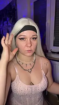 Snapshot of kinkygirl420x chatting on December 16, 8:13 pm kinkygirl420x online show from December 16, 8:13 pm