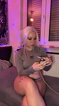 Snapshot of kinkygirl420x chatting on December 4, 7:57 pm kinkygirl420x online show from December 4, 7:57 pm