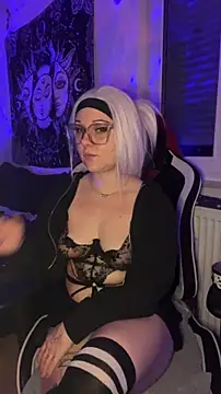 Snapshot of kinkygirl420x chatting on December 3, 7:02 pm kinkygirl420x online show from December 3, 7:02 pm