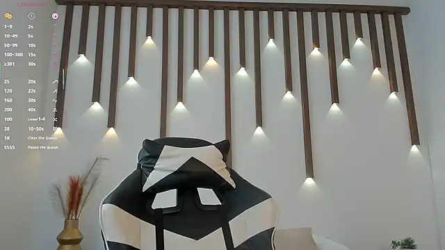 Snapshot of megan_cooper28 chatting on January 5, 7:06 pm megan cooper28 online show from January 5, 7:06 pm