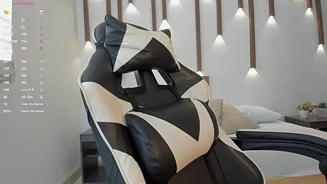 megan cooper28 online show from December 1, 7:04 pm