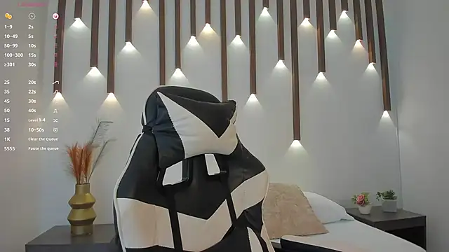 megan cooper28 online show from October 9, 9:15 pm