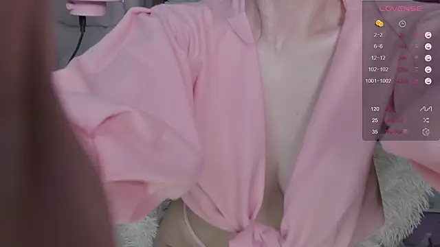 Snapshot of berrybaebaby chatting on October 24, 3:05 am berrybaebaby online show from October 24, 3:05 am