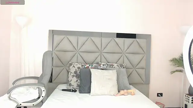 Snapshot of genesis_moretz chatting on June 17, 5:07 am genesis moretz online show from June 17, 5:07 am