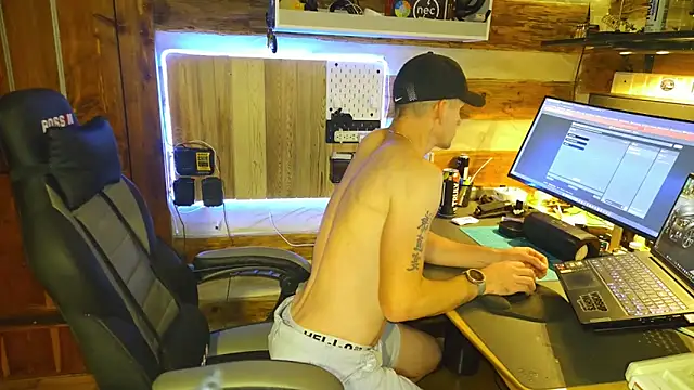 HARD 2QUIT online show from October 11, 9:43 am