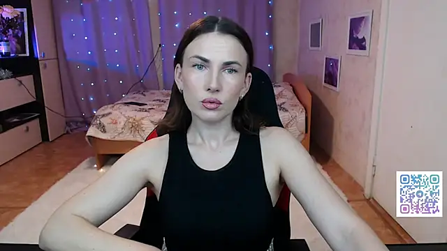 Daniela Cooperr online show from May 28, 7:09 pm