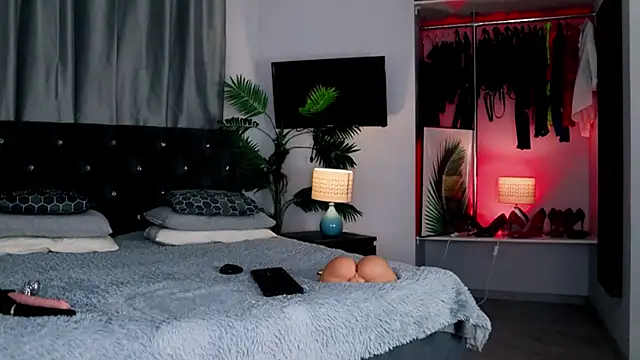 InvitingTina online show from March 20, 8:08 pm