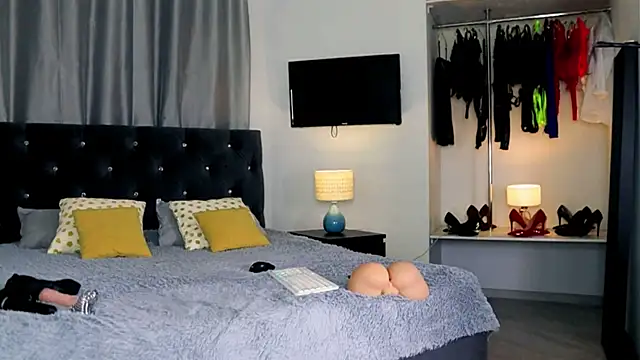 InvitingTina online show from November 11, 3:12 am