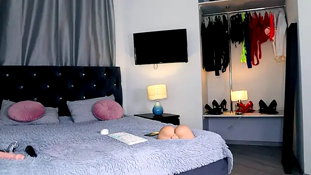 InvitingTina online show from January 8, 3:23 am