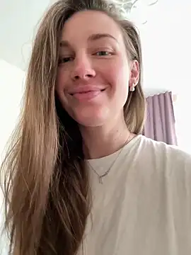 JasminJames online show from June 19, 9:15 am