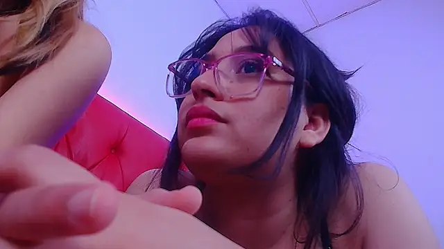 Snapshot of Little_Cuttie_ chatting on February 21, 10:28 am Little Cuttie online show from February 21, 10:28 am