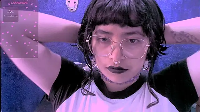 NinaYellow online show from April 23, 1:24 pm