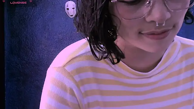 Snapshot of NinaYellow chatting on December 5, 3:55 pm NinaYellow online show from December 5, 3:55 pm