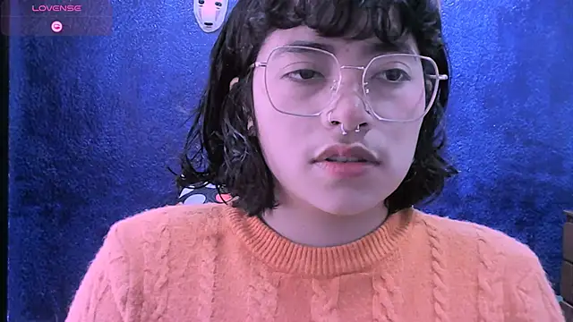 Snapshot of NinaYellow chatting on December 3, 1:43 pm NinaYellow online show from December 3, 1:43 pm