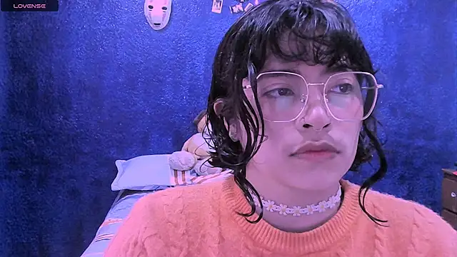 NinaYellow online show from March 13, 1:05 pm