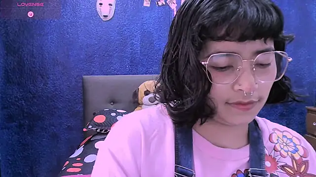 Snapshot of NinaYellow chatting on November 6, 4:33 pm NinaYellow online show from November 6, 4:33 pm