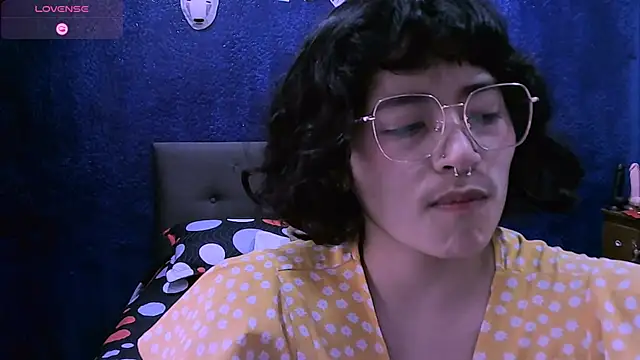 Snapshot of NinaYellow chatting on November 5, 1:03 pm NinaYellow online show from November 5, 1:03 pm