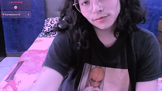 Snapshot of NinaYellow chatting on October 22, 3:55 pm NinaYellow online show from October 22, 3:55 pm