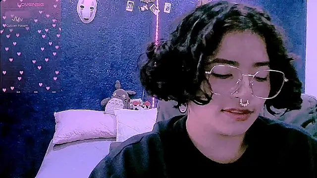 NinaYellow online show from August 4, 1:04 pm