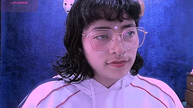 NinaYellow online show from January 8, 3:40 pm