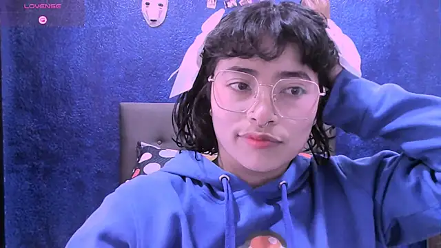 Snapshot of NinaYellow chatting on November 21, 1:10 pm NinaYellow online show from November 21, 1:10 pm